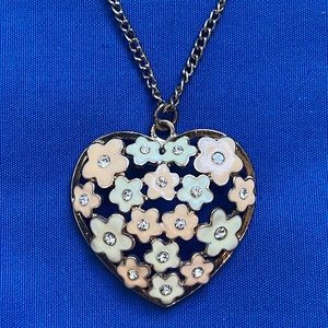 NWOT Floral Heart Necklace
